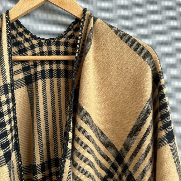 Camel Plaid Blanket Cape Poncho – Open Front Fall/Winter Wrap • One Size (NWOT) - Picture 3 of 3